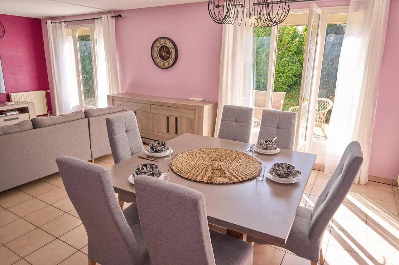 Three-Bedroom Home in Boussy-Saint-Antoine, Essonne