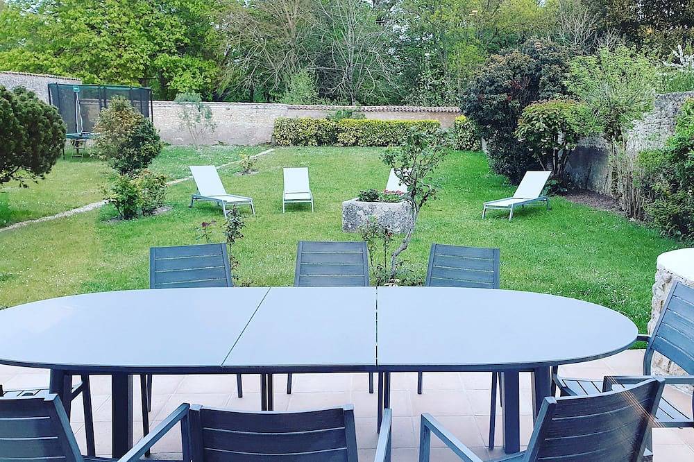 Aytré, 3-star house - 130 m², 4 bedrooms, sleeps 10 - 2 king-size beds - Game room - Garden + Parking in Aytré, Región de La Rochelle