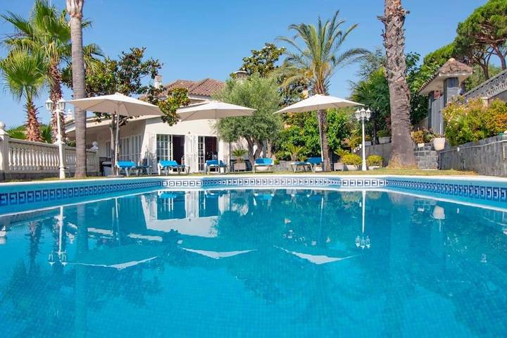 Chalet para 16 personas, con jacuzzi además de piscina y jardín, Se admiten mascotas - 1