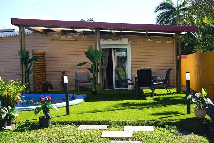 Appartement de vacances pour 6 personnes, avec jardin ainsi que vue et piscine