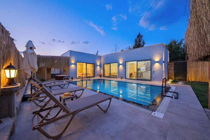 Ferienhaus für 4 Personen, mit Pool und Garten sowie Whirlpool in Fethiye