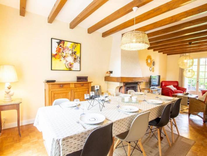 Location de vacances pour 8 personnes, avec piscine ainsi que terrasse et jardin à Chancelade - 4