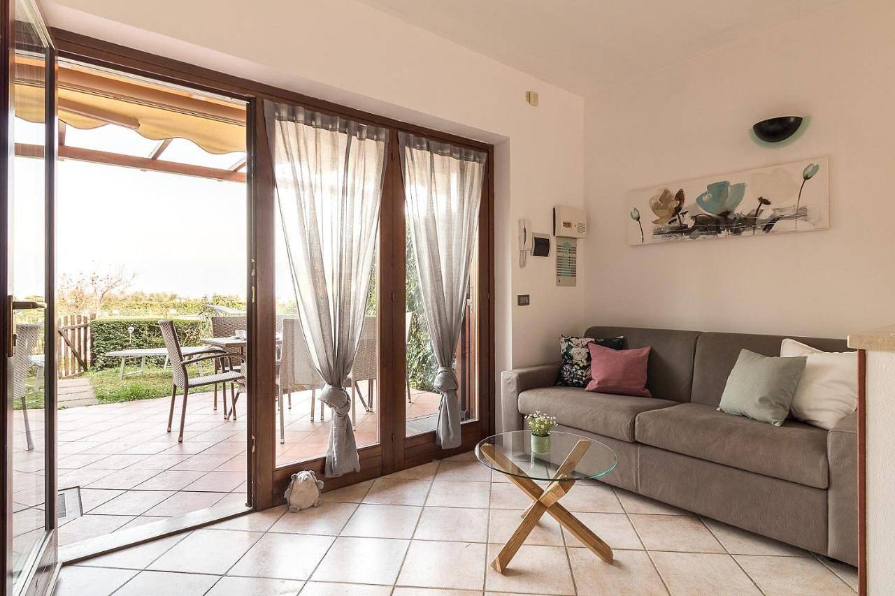 Ganze Wohnung, Apartment with Pool View in Puegnago sul Garda, Gardasee-Berge