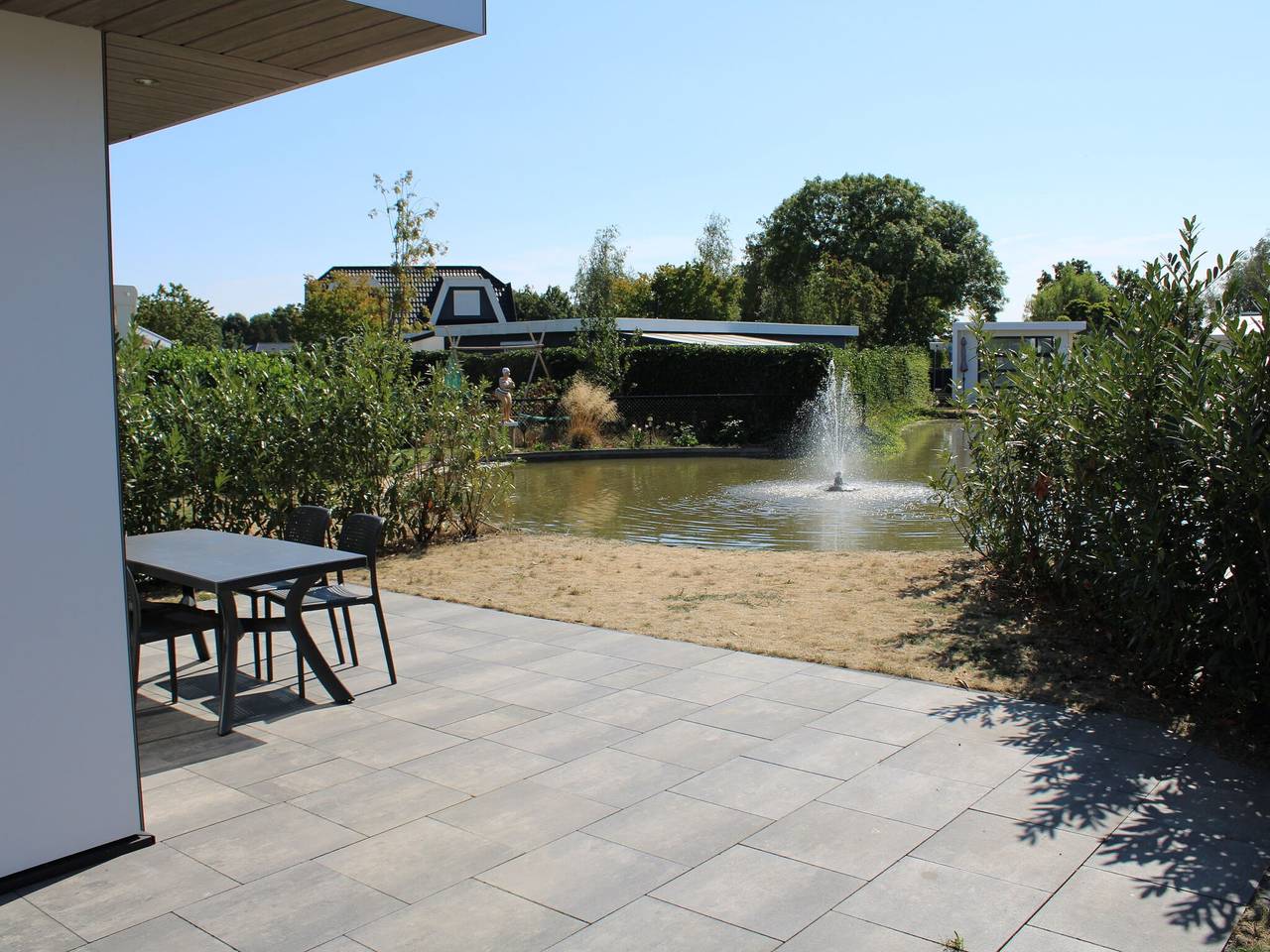 Stilvolles Chalet mit Teichblick in IJssel