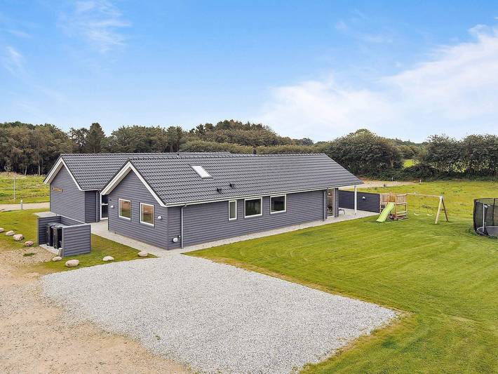 Ferienhaus für 14 Personen, mit Terrasse und Pool in Mørkholt