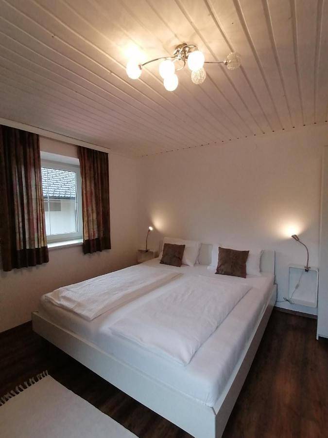 Small Double Room in Fuschl am See, Bezirk Salzburg-Umgebung