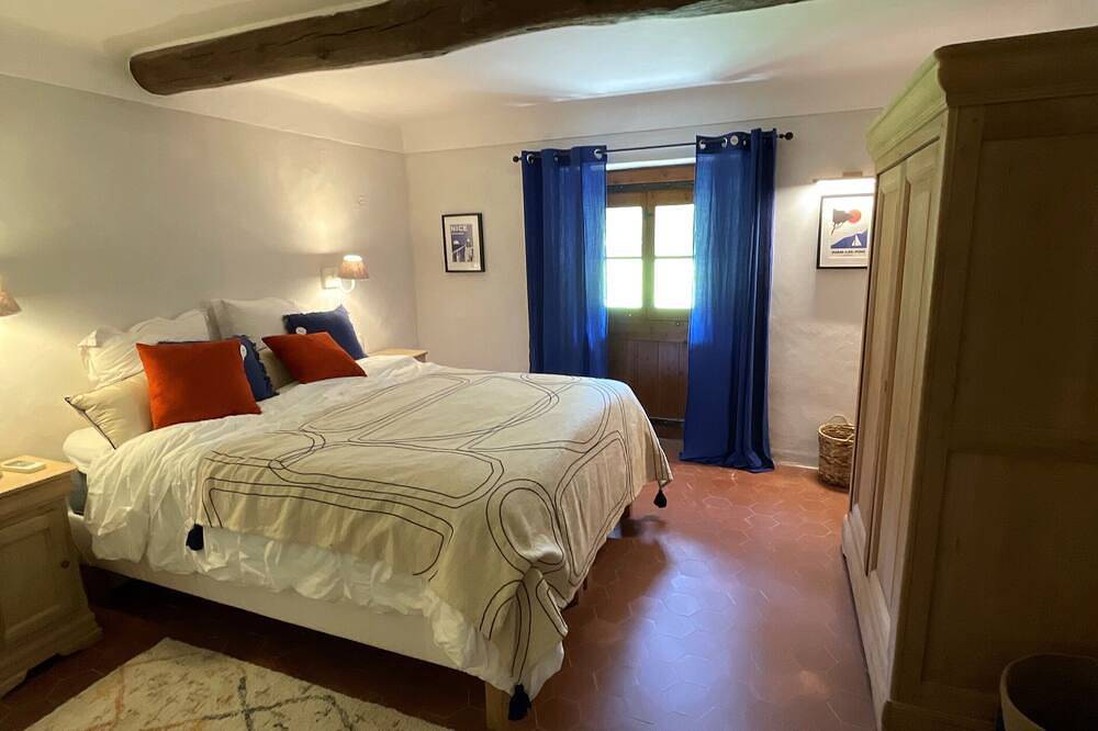 Mas du 19eme 4 double rooms and 6-bed dormitory in Mougins, Mittelmeerküste (Frankreich)