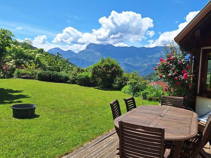 Location de vacances pour 4 personnes, avec vue et jardin à Theys - 2