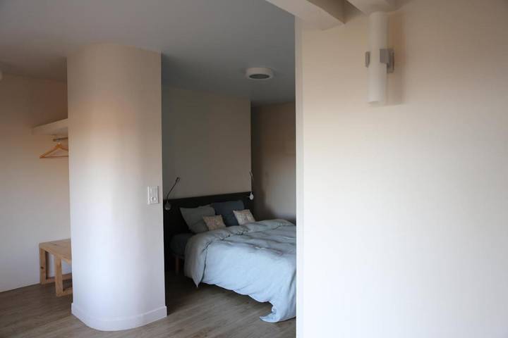 Gîte pour 11 personnes, avec vue ainsi que terrasse et jardin, animaux acceptés à Domaize - 4