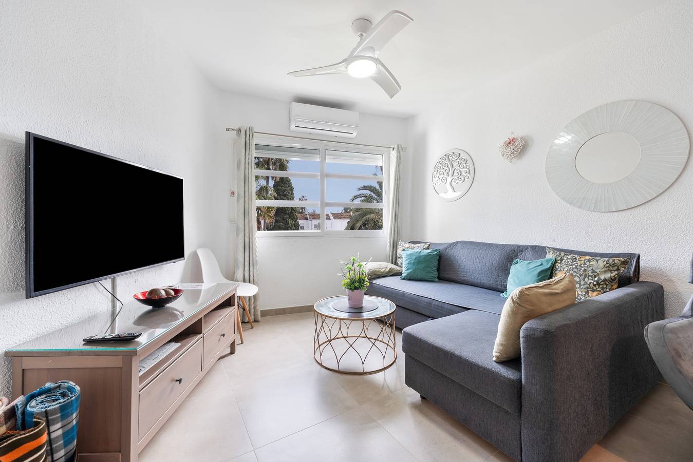 Entire apartment, Apartment 'Mijas Golf Hoyo 16' with Lake View, Wi-Fi and Air Conditioning in Mijas Golf, Mijas