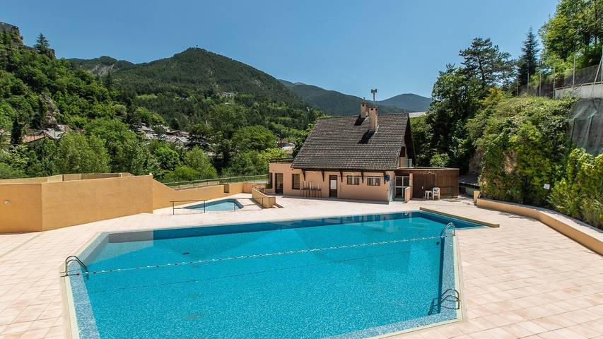 Gîte pour 4 personnes, avec Terrasse et Piscine à Guillaumes