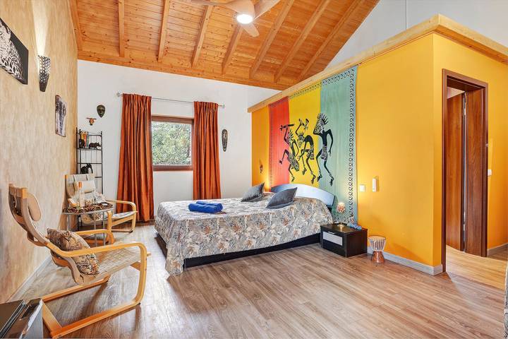 Gîte pour 2 personnes, avec jardin ainsi que sauna et jacuzzi dans Alte
