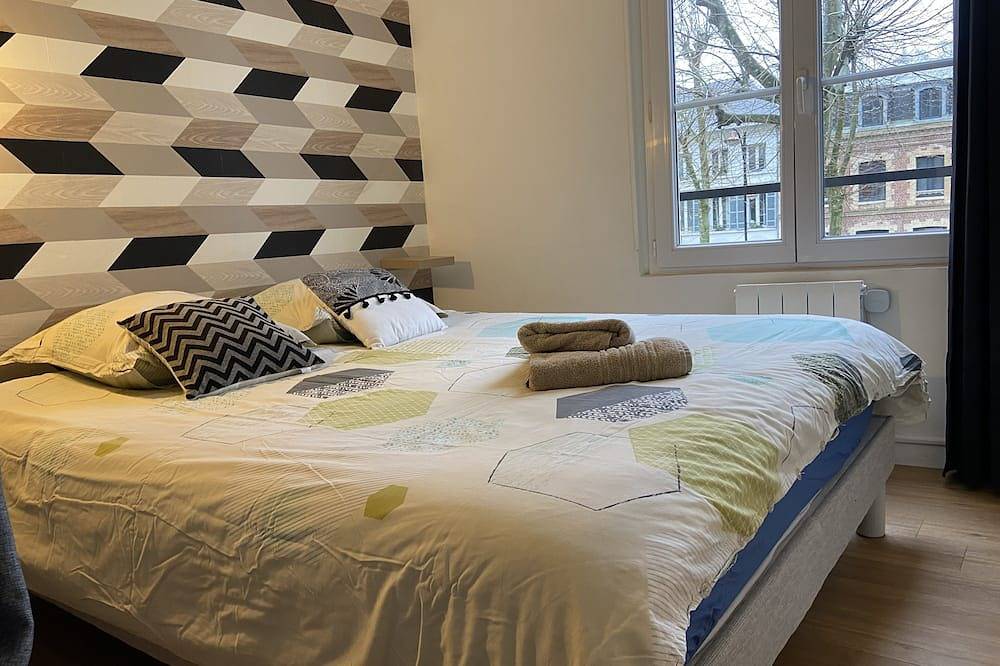 Entire apartment, En Centre Ville , Proche des Commerces et du Vieux Bassin, Stationnement Facile in Honfleur, Lisieux region