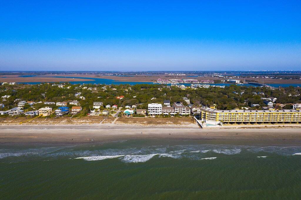 Ganze Wohnung, Seacoast 2 - Folly Happy - Ocean Views - 2 Blocks from Center Street in Folly Beach, Charleston County