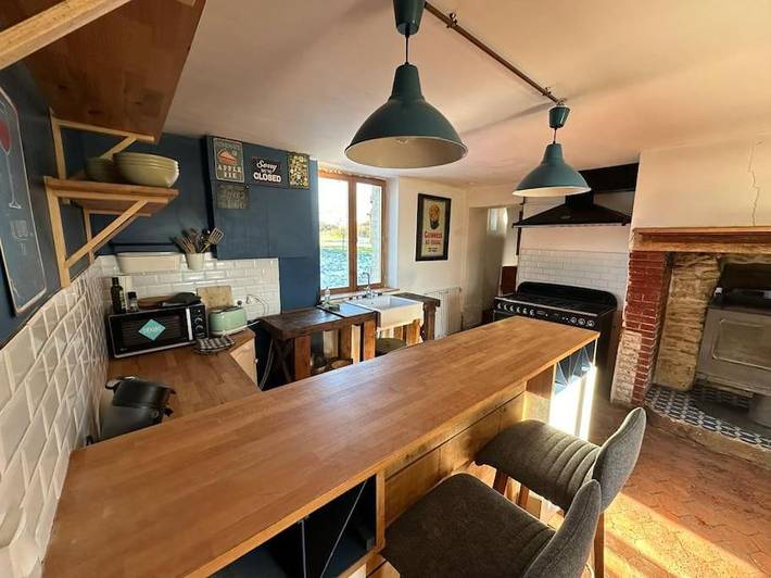 Location de vacances pour 13 personnes, avec Terrasse et Jardin ainsi que Vue sur le lac et Vue à Neauphe-sur-Dive