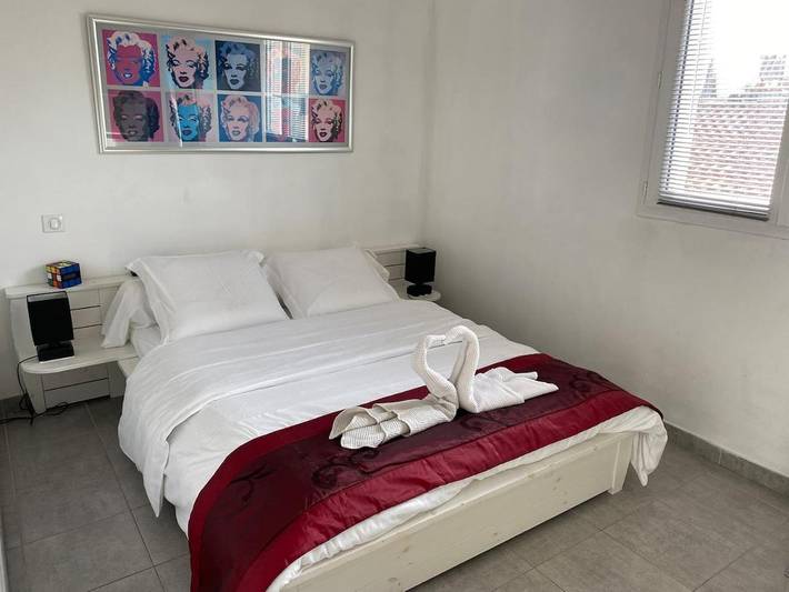 Gîte pour 4 personnes, avec jardin ainsi que piscine et jacuzzi dans Office De Tourisme De Villeneuve Loubet - 4