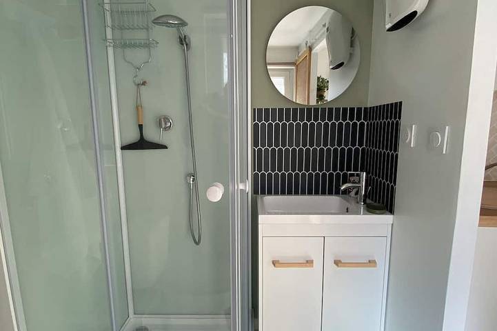 Appartement entier, Studio cosy neuf et calme avec cour privative in Bourg-Saint-Andéol, Privas (arrondissement)