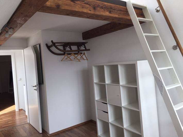 Ganze Wohnung, Doppelgeschossige Wohnung mit viel Platz in der Wohnküche, nahe Spielplatz in Friedrichshafen, Region Bodensee-Oberschwaben