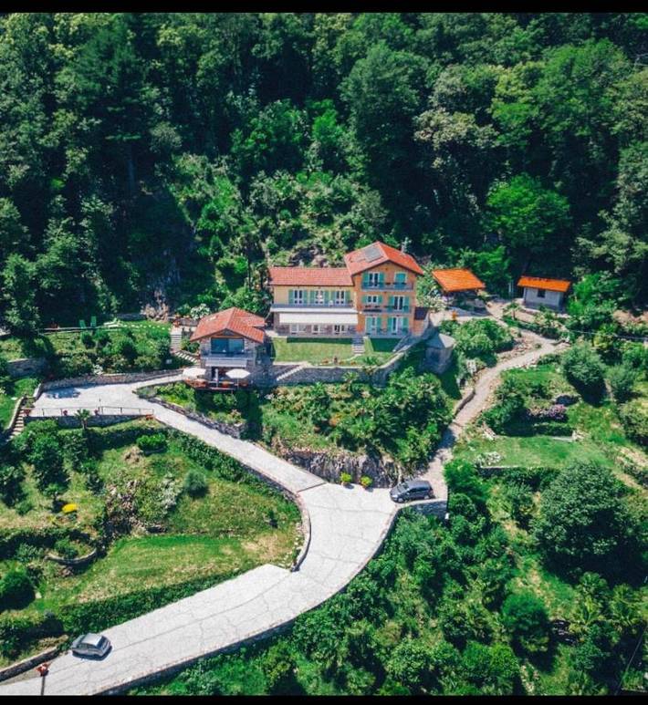B&b per 2 persone, con Terrazza e Giardino nonché Panorama e Vista lago a Comune di Cannobio