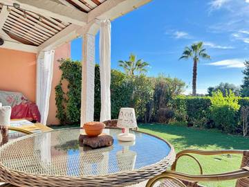 Villa pour 6 personnes, avec piscine ainsi que jardin et vue à Villeneuve-Loubet