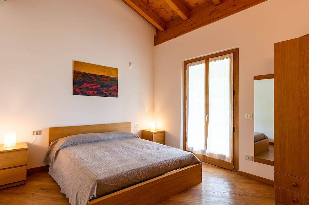 Il Giogo by Interhome in Rongio, Mandello del Lario