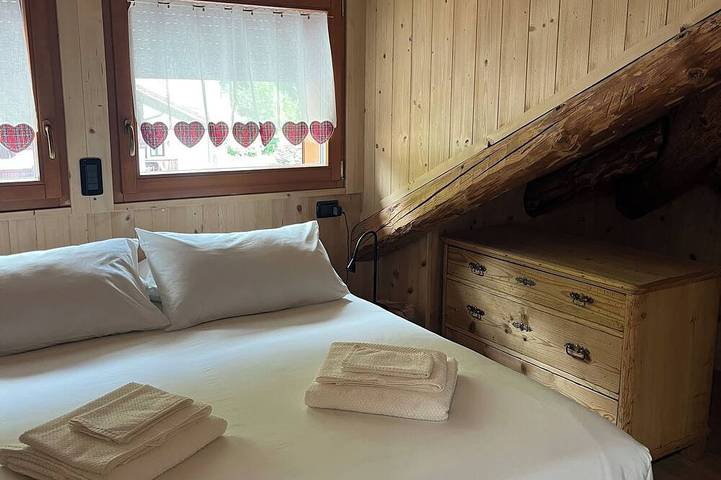 Apartamento entero, Gorgeous wooden attic room with wonderful view of Lake Auronzo in Auronzo di Cadore, Dolomiti di Sesto