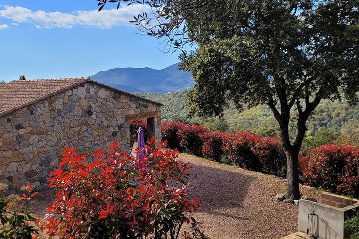 Gîte pour 6 personnes, avec terrasse et jacuzzi à Granace