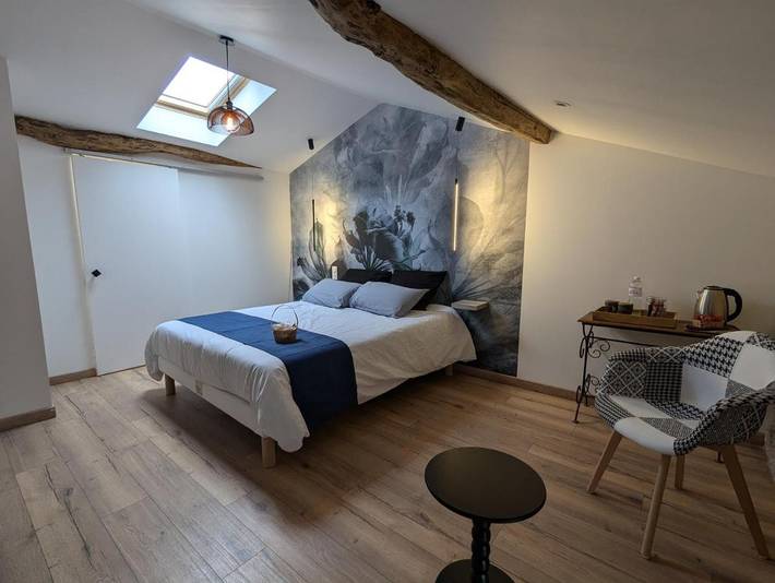 Chambre d’hôte pour 2 personnes, avec Terrasse et Jacuzzi ainsi que Jardin et Piscine