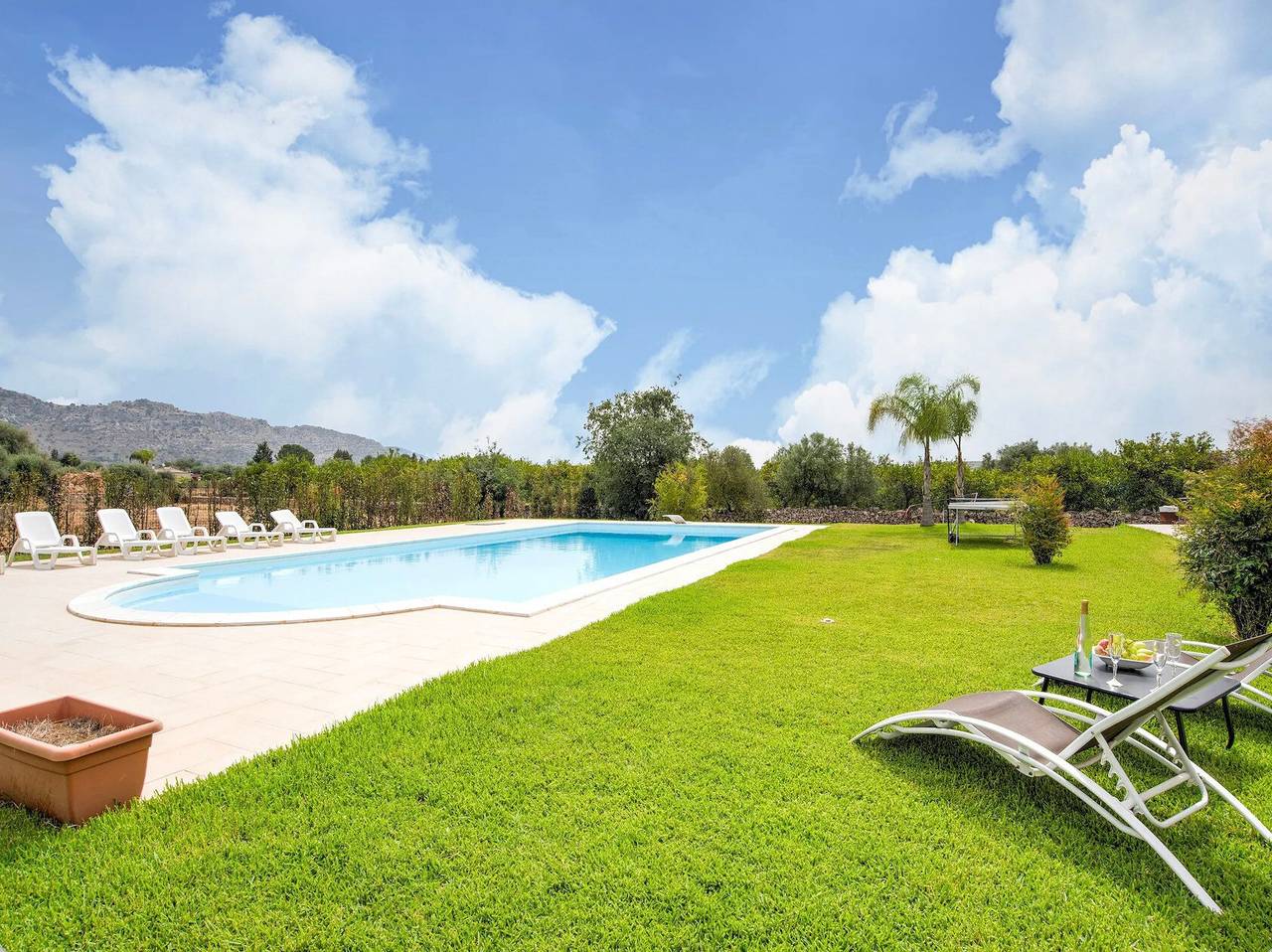 Villa Germano with Pool, Mountain View, Wi-Fi & Air Conditioning in Solarino, Syracuse Province