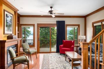 Station pour 4 personnes, avec vue et vue sur le lac ainsi que balcon et piscine dans État de New York