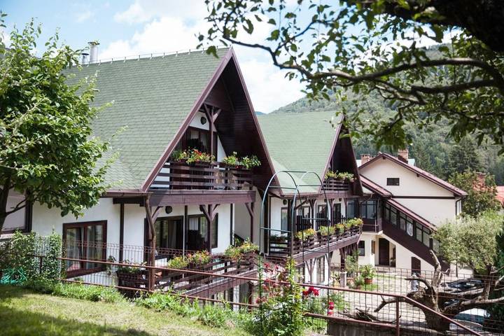 Gîte pour 2 personnes, avec jardin et vue à Sinaia - 3