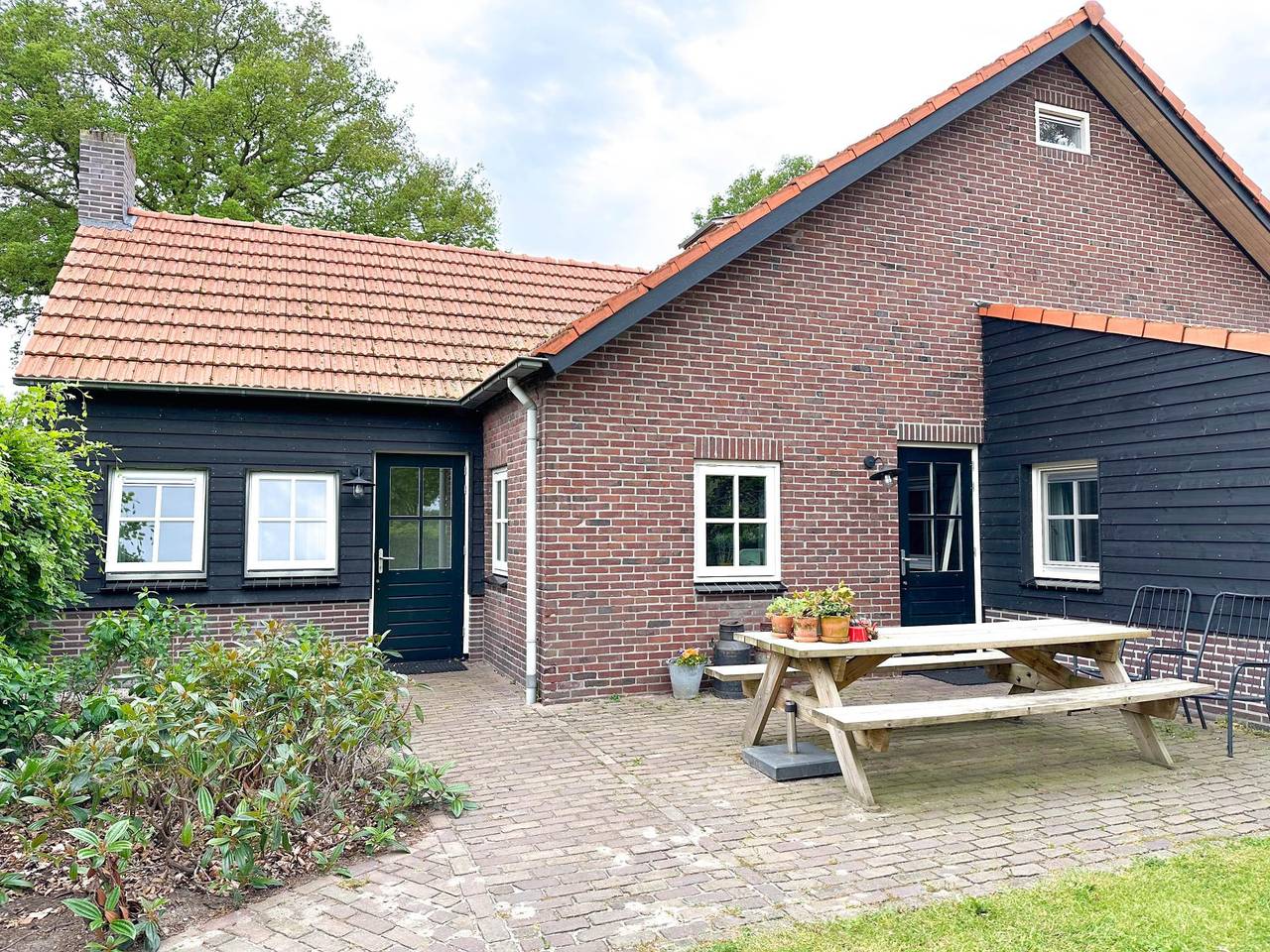 Landelijk gelegen woning met 2 badkamers en tuin in Landerd, Noord-Brabant