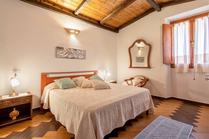 Maison de vacances 'Irene' avec vue sur la montagne, terrasse privée et climatisation in Giuncana, Viddalba