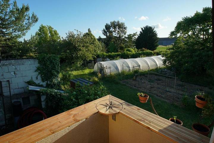 Gîte pour 2 personnes, avec jardin ainsi que balcon et vue à La Ménitré - 4