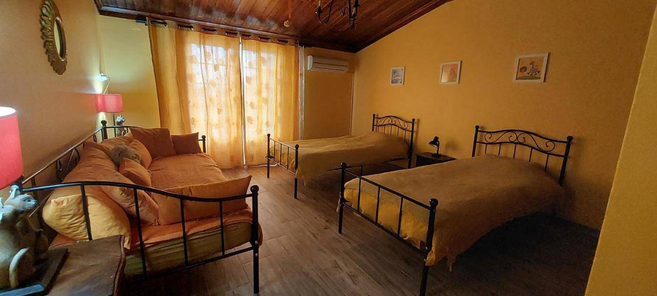 Two-Bedroom House in Almeirim, Rio Tejo