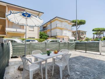 Ferienwohnung für 4 Personen, mit Terrasse und Garten, mit Haustier in Lido di Camaiore