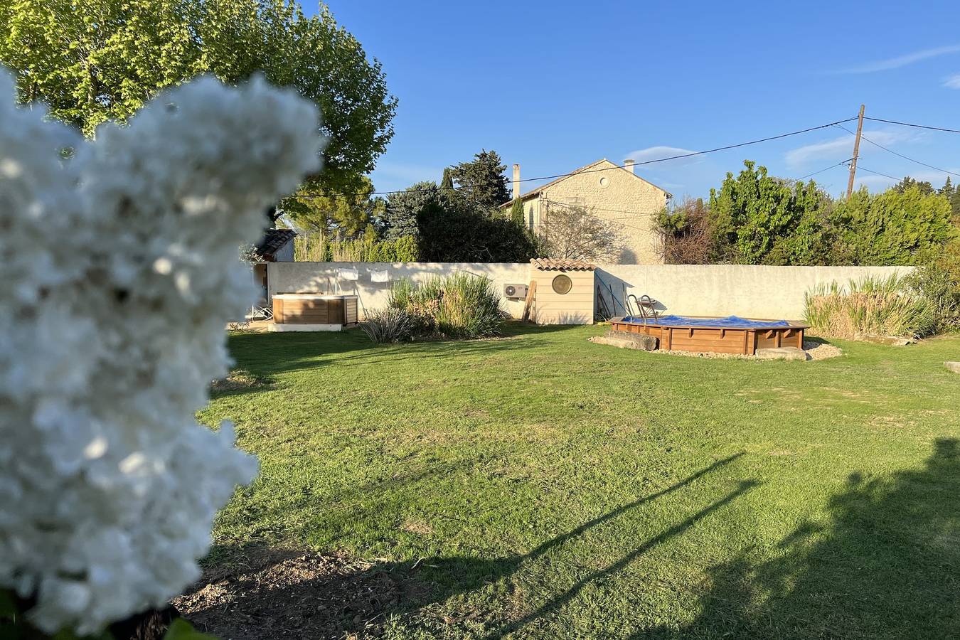 Appartement entier, Appartement Lumineux avec piscine et spa in L'Isle-sur-la-Sorgue, Vaucluse