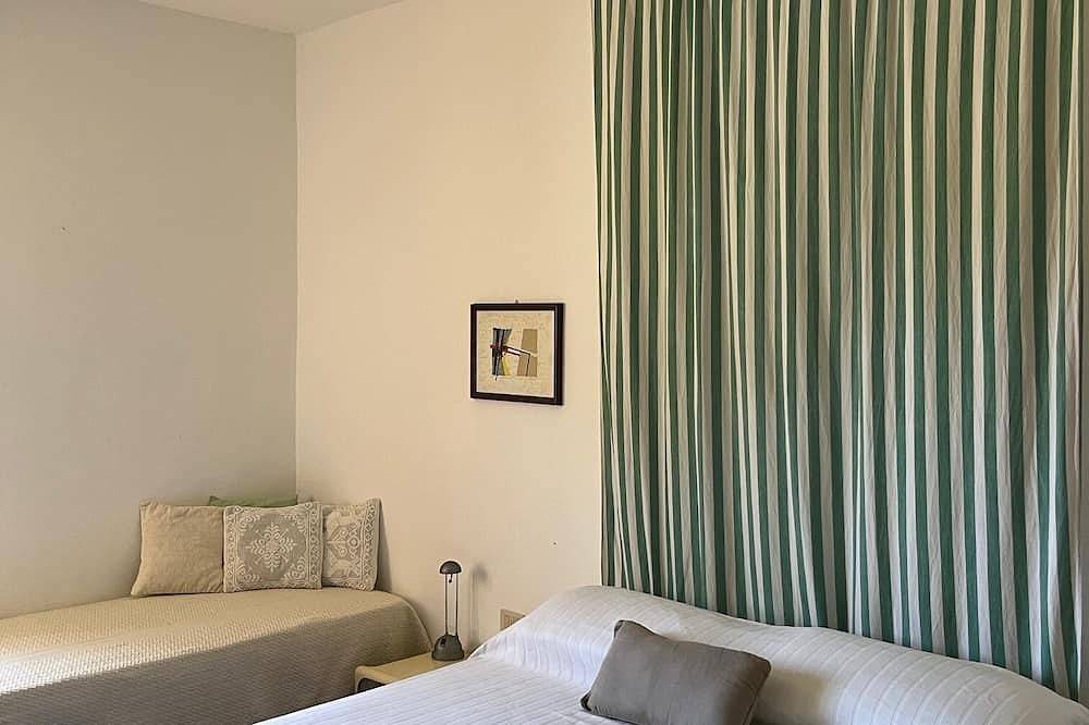 Within walking distance of Pelosa beach, with air conditioning and parking in Spiaggia La Pelosa, Stintino