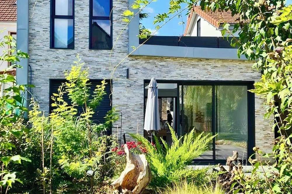 Greenery House near Paris in Bagneux, Hauts-de-Seine