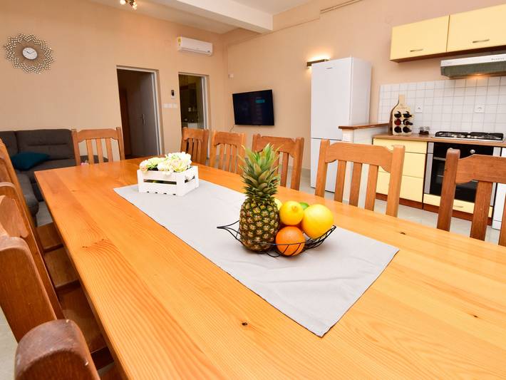 Ferienhaus für 12 Personen, mit Balkon und Garten in Maslenica - 2