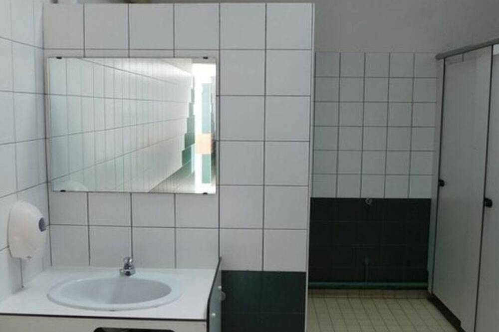 3-bedroom mobile home with terrace in Guégon in Guégon, Pontivy region