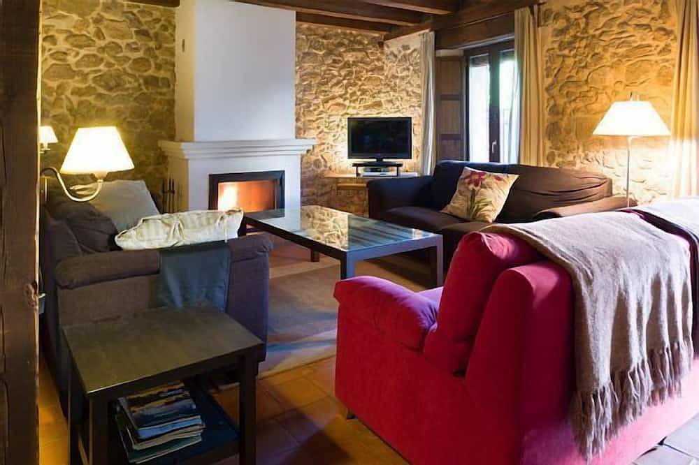 Self catering El Zaguán de Cabanillas for 12 people in Cabanillas del Monte, Torrecaballeros