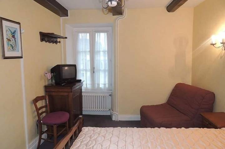 Location de vacances pour 14 personnes, avec balcon à Saint-Sauves-d'Auvergne - 2