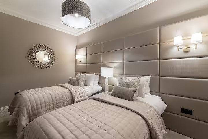 Entire holiday apartment, Family/Small group - Parking - Wifi - Sleeps 6 in Leith, Edinburgh