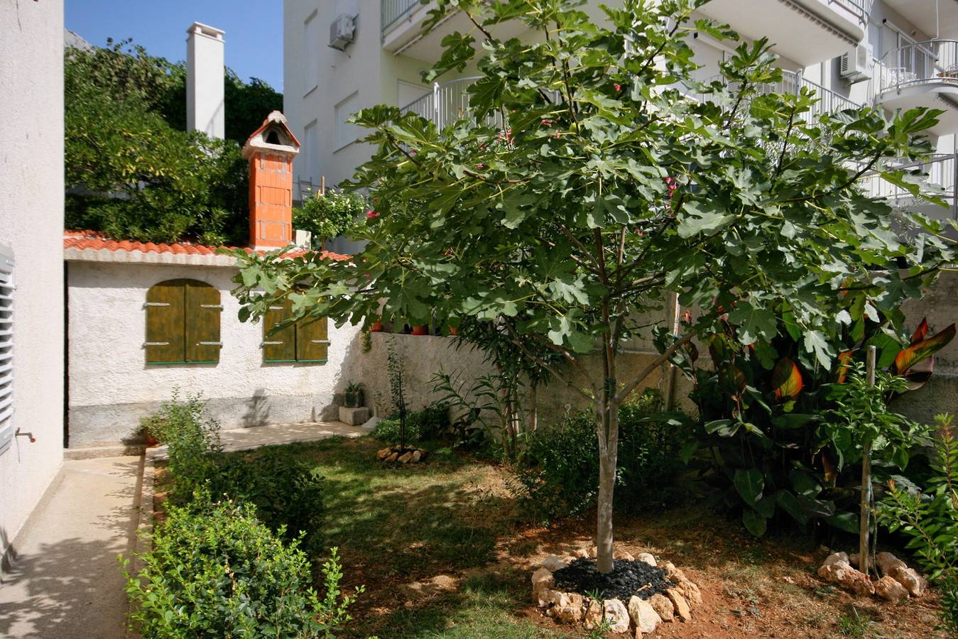 Ganze Wohnung, 1-Zimmer-Ferienwohnung mit Balkon und Meerblick Nemira, Omis A-4652-b in Omiš (Kroatische Adria), Omis-Riviera