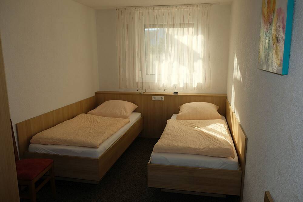 Ganze Wohnung, Gästezimmer mit Frühstück, 20qm, max. 2 Personen in Erbach (Baden-Württemberg), Alb-Donau-Kreis