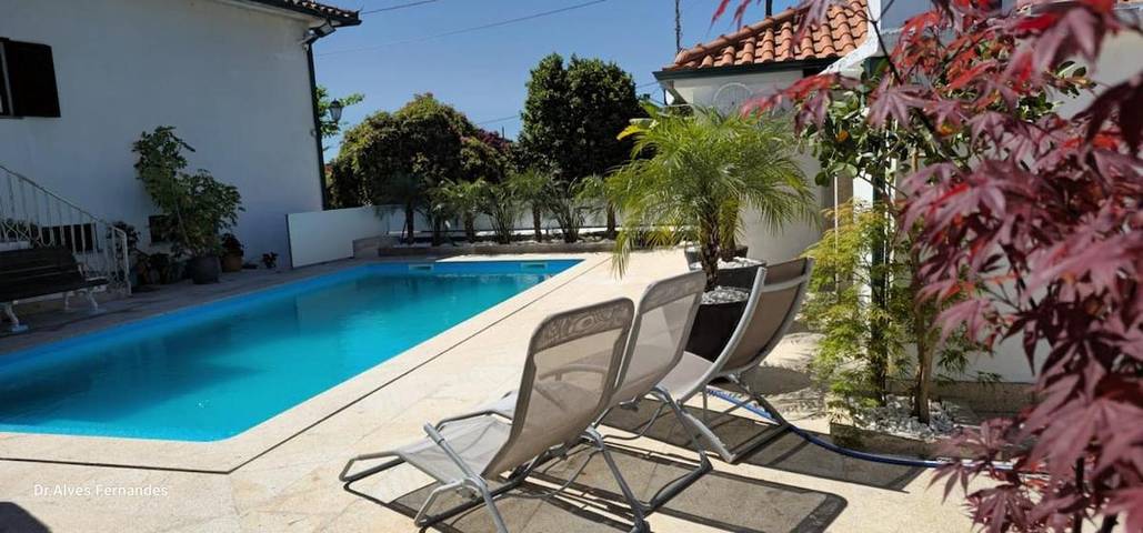 Location de vacances pour 4 personnes, avec piscine et jardin ainsi que vue sur le lac et vue dans Refóios do Lima