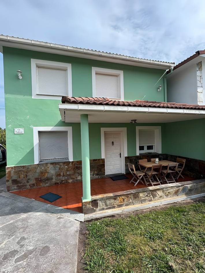 Holiday Home 'Villa La Ponderosa' with Sea View, Private Terrace and Wi-Fi in Santa Marina (Asturias), Cudillero