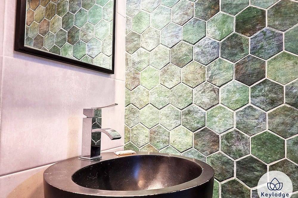 Entire apartment, Beauty, studio with shared swimming pool, in La Saline-les-bains in La Saline les Bains, Saint-Paul