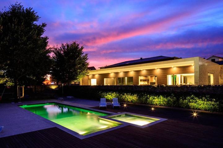 Hôtel pour 22 personnes, avec Balcon et Terrasse ainsi que Jardin et Piscine dans Fornos de Algodres